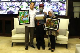 Wali Kota Eri dan Ning Rini Indriyani Puji Karya Lukisan Disabilitas