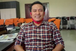 Ketua DPD Golkar Surabaya Terbitkan Buku Dua Tahun Bersama Rakyat