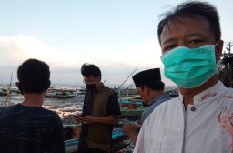 8 Perahu Rusak Di Cumpat Surabaya