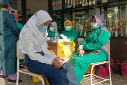 Vaksinasi SMPN 15 Sukseskan Program Pemkot Surabaya