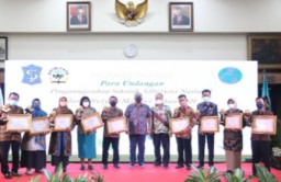 Sembilan Sekolah di Surabaya Raih Penghargaan Adiwiyata Mandiri 2021
