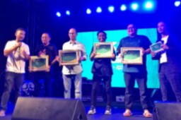Wakil Walikota Armuji Terima Awarding Tokoh UMKM Menginspirasi