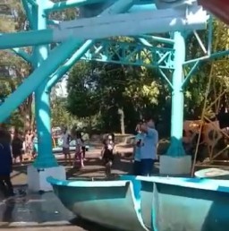 Ambrolnya Wahana Seluncur Atlantis Tak Ada Korban Jiwa
