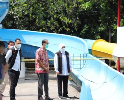 Walikota Eri Cahyadi Bersama Gubernur Jatim Cek Kondisi Waterpark
