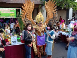 700 Peserta Meriahkan Festival Rujak Uleg di HJKS ke 729