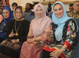 Lucy Kurniasari Icon Partai Demokrat di Surabaya