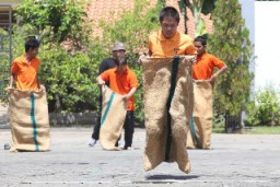 Meriah! UPTD Liponsos Kalijudan Surabaya Gelar Berbagai Lomba