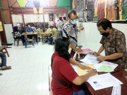 Camat Dan Lurah Buka Layanan Sayang Warga Di Balai RW Serentak