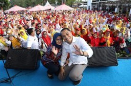 Cak Eri Rekreasi Bareng Ribuan Kader Surabaya Hebat