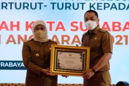 Pemkot Surabaya Terima Penghargaan Opini WTP 10 Kali Berturut-Turut