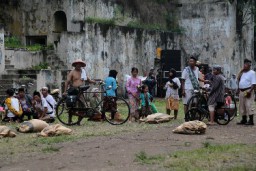 Walikota Eri Bangga Para Pemuda Kedung Cowek Gerakkan Ekonomi