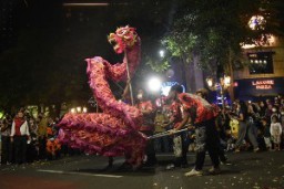 Pemkot Surabaya Tampilkan Pertunjukan Barongsai hingga Wayang Potehi