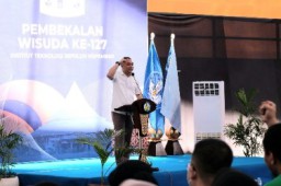 Walikota Eri Bagikan Pengalaman Hadapi Tantangan Dunia Kerja