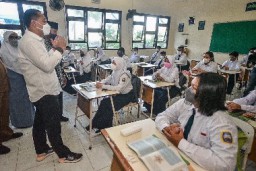 Pemerhati Pendidikan: Pertimbangkan Kepentingan Terbaik Anak Surabaya