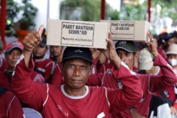 Walikota Eri Salurkan 12.000 Paket Sembako Ramadan Mayapada Group