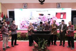 Walikota Eri Hadiri Launching Fakultas Kedokteran Gigi Unmuh Surabaya
