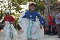 ODGJ Liponsos Surabaya Lomba Bakiak dan Balap Karung