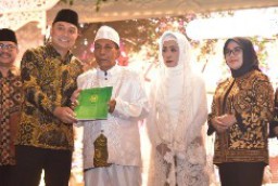 Pemkot Surabaya Nikahkan 225 Pasangan secara Massal