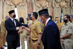 Jelang Penerapan SOTK Baru, Eri Mulai Mutasi Pejabat Pemkot Surabaya