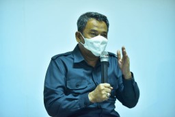 Dispendik Surabaya Evaluasi Penjualan Seragam di Sekolah,