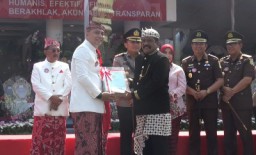 Wali Kota Eri Cahyadi Terima Penyerahan 463 Sertifikat Aset