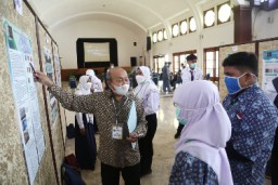 63 Hasil Penelitian Pelajar SMP/MTs se Surabaya Bertanding dalam LPPS 2021