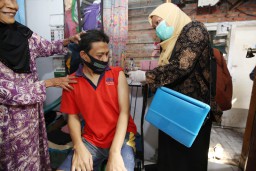Begini Cerita Unik Para Nakes Lakukan Vaksinasi Covid-19 kepada ODGJ