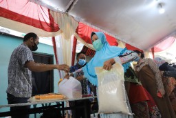 Pemkot Surabaya Gelar Operasi Pasar di Seluruh Kecamatan