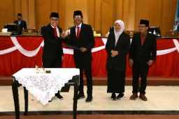 Nota Keuangan R-APBD Surabaya 2024 Diserahkan