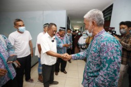 Wawali Armuji Sapa Jemaah Haji Asal Surabaya