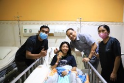 Cak Eri Langsung Sambangi Atlet Tarung Bebas Yang Cidera Di Jember