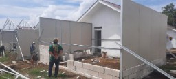 Bangga Surabaya Peduli Salurkan 14 Unit Huntara