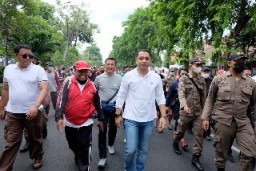 Cak Eri Ajak Warga Jalan Bersama Dua Pekan Sekali
