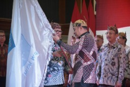 Walikota Eri Cahyadi Dilantik Jadi Ketua Umum IKA ITS Jatim 2023-2027