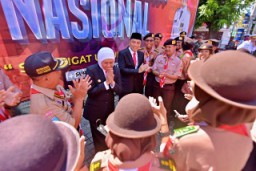 Wali Kota Eri Cahyadi Bersama Gubernur Khofifah Ziarah ke Makam Dr. Soetomo