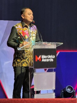 Walikota Eri Cahyadi sabet Dua Penghargaam Sekaligus Dari Dua Media