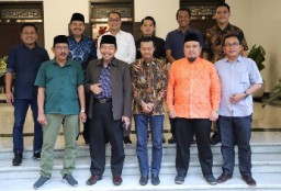 Pertemuan Walikota Eri dan Pimpinan Parpol Jaga Kondusifitas Surabaya