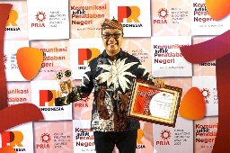 Pemkot Surabaya Raih 3 Penghargaan di Public Relation Indonesia Award