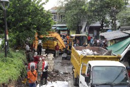 Pemkot Surabaya Gerak Cepat Perbaiki Pelapis Tanggul Jebol