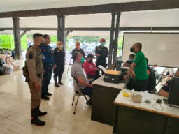 Wali Kota Eri Kirim Kendaraan Berat dan Logistik