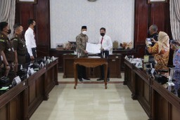 26 Jaksa Kejari Surabaya Terima Penghargaan Wali Kota Eri Cahyadi