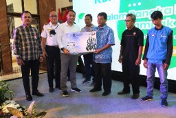 Pemkot Surabaya Gelontorkan 8,9 M BLT BBM Ubtuk Pengemudi