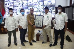 Cak Eri Terima Penghargaan Tokoh Muda Nahdliyin Inspiratif 2021