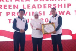 Walikota Eri Terima Dua Penghargaan di Puncak Hari Lingkungan Hidup