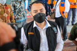Tinjau Vaksinasi Dosis Kedua di ITS, Wali Kota Eri : Ini Kolaborasi yang He