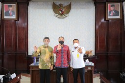 Pemkot Surabaya Terima 142 Sertifikat Hak Pakai dan 44 Peta Bidang Tanah