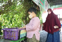 Ambil Peran Bantu Tangani Covid-19, Pelajar SD Kumpulkan Donasi di Sekolah