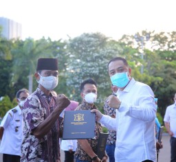Wali Kota Eri Berikan Apresiasi Uang Insentif
