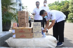 Berbagai Stakeholder Gotong Royong Berikan Bantuan ke Pemkot Surabaya