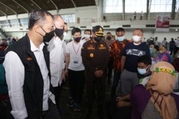 Pemkot bersama Kadin Surabaya Gelar Vaksin Merdeka